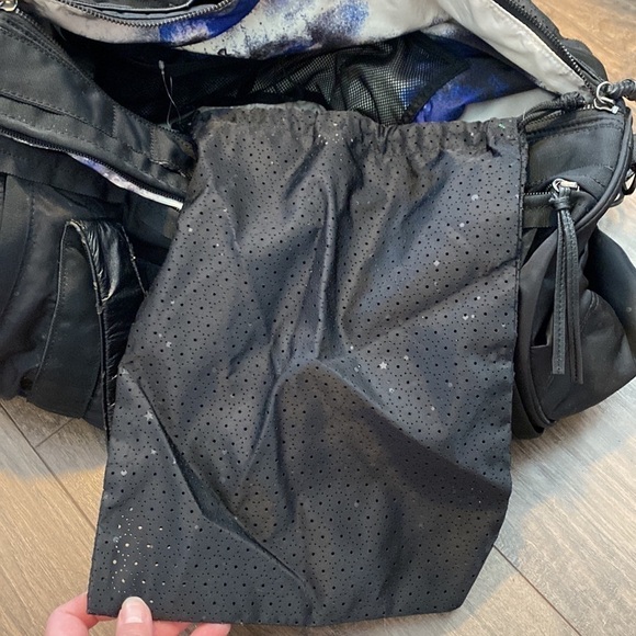 Lululemon Keep On Running Nylon Duffel Black - Picture 12 of 16